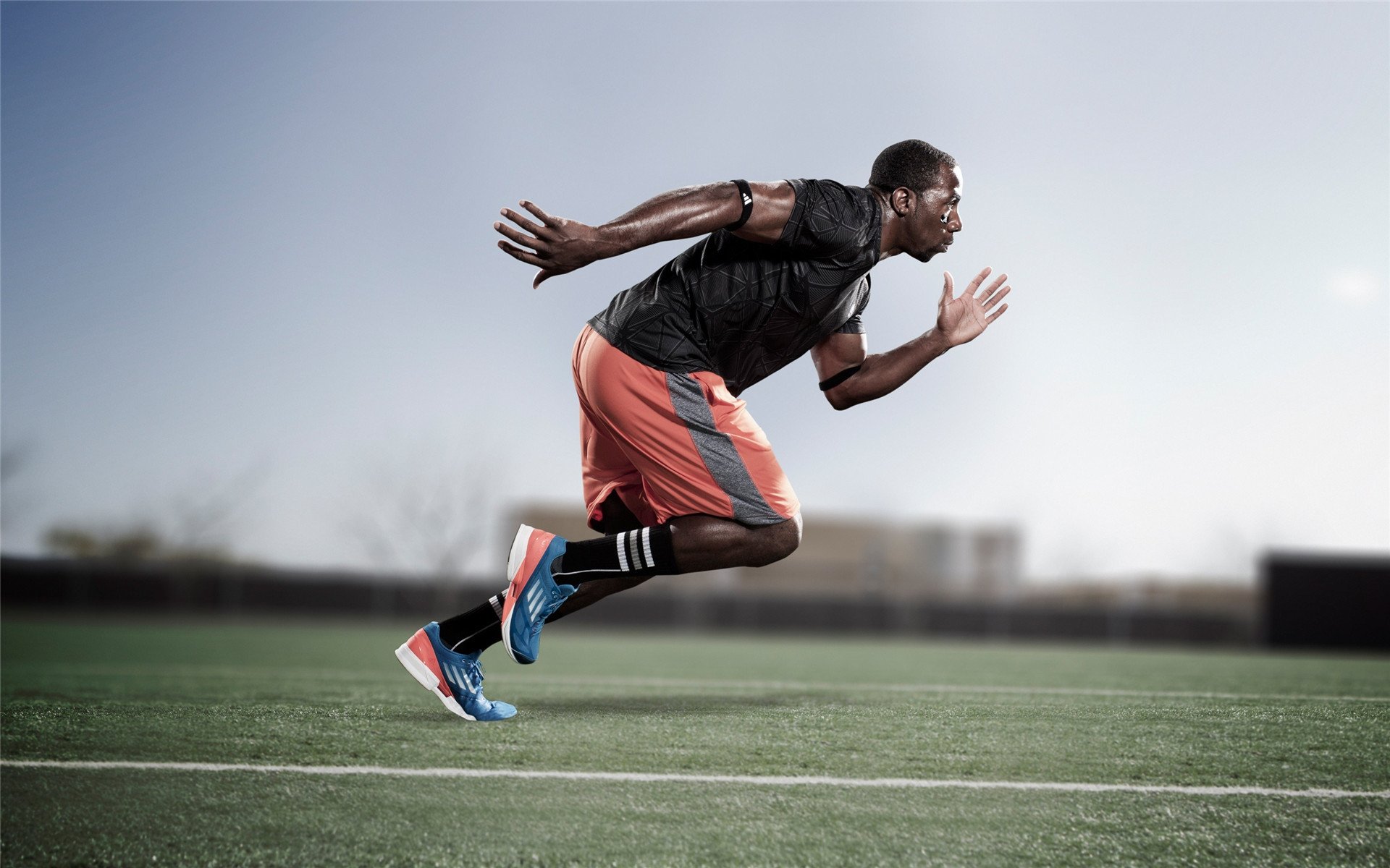 【比赛现场】明星运动员的赛场风采与策略布局，明星跟运动员比赛的节目